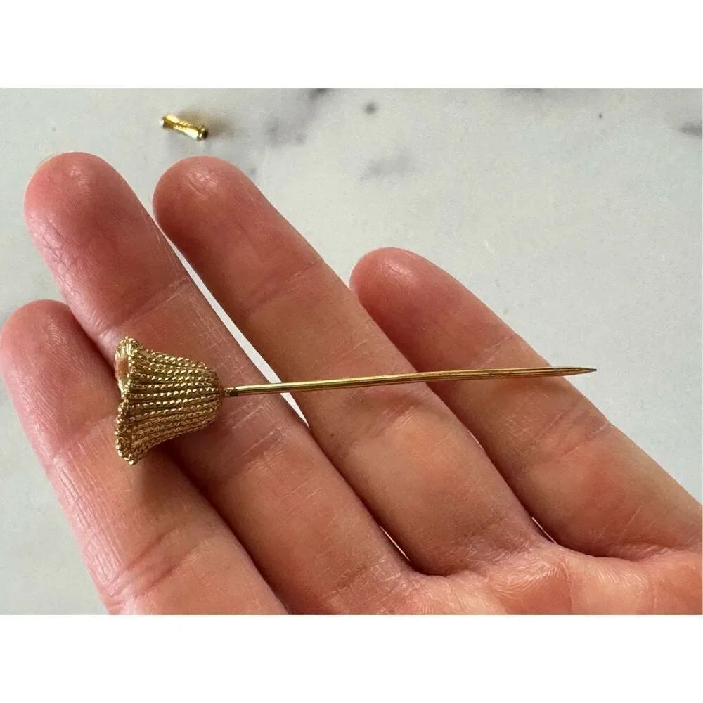 Golden brooch ribbed textured cup floral tulip vintage